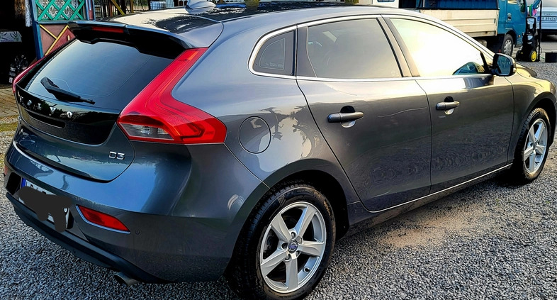 Volvo V40 cena 43500 przebieg: 142600, rok produkcji 2012 z Lidzbark małe 154